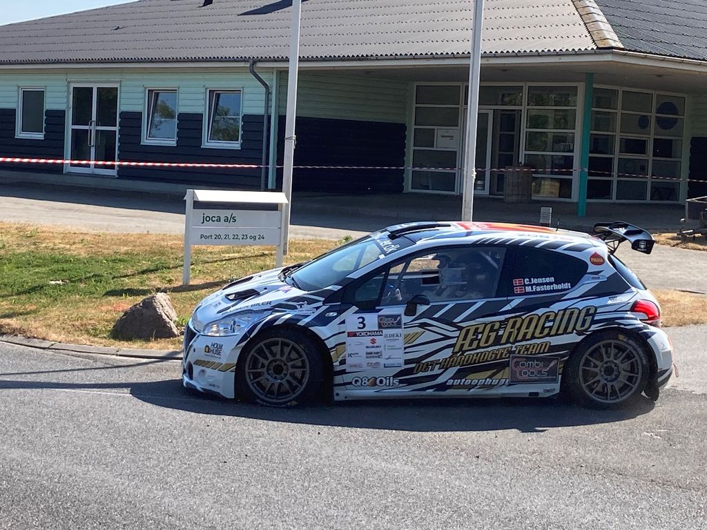 Det blev et lokalt mandskab der vandt Yokohama Rally i Vinderup. Carsten Jensen, Holstebro Auto Sport og Carsten Bjerregaard, Struer & Omegns Motor Sport var hurtigst af alle i den flotte 4-hjulstrukne Peugeot 208 T16 R5